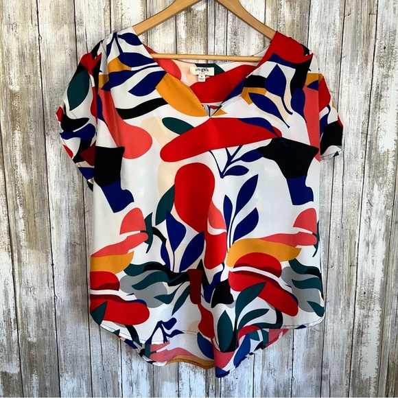 Umgee Abstract V Neck Blouse - Picture 2 of 5